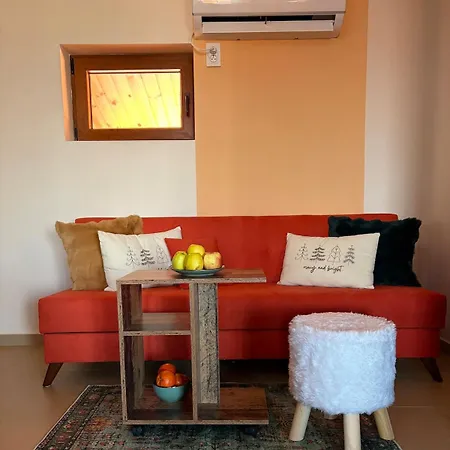 Sun-kissed Emerald Panorama View & Bike Apartman