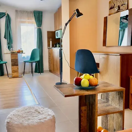 Sun-kissed Emerald Panorama View & Bike Appartement