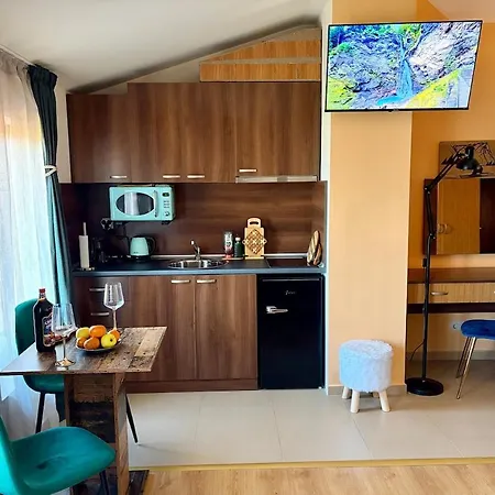Sun-kissed Emerald Panorama View & Bike Appartement