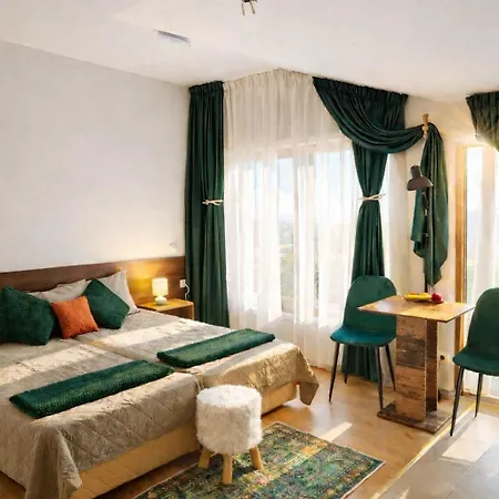 Sun-kissed Emerald Panorama View & Bike Apartman *