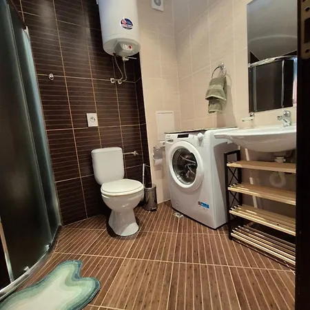 Sun-kissed Emerald Panorama View & Bike Apartman Banszko