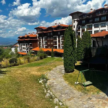 Sun-kissed Emerald Panorama View & Bike Apartamento Bansko